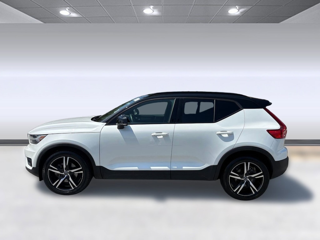 Certified 2022 Volvo XC40 R-Design SUV