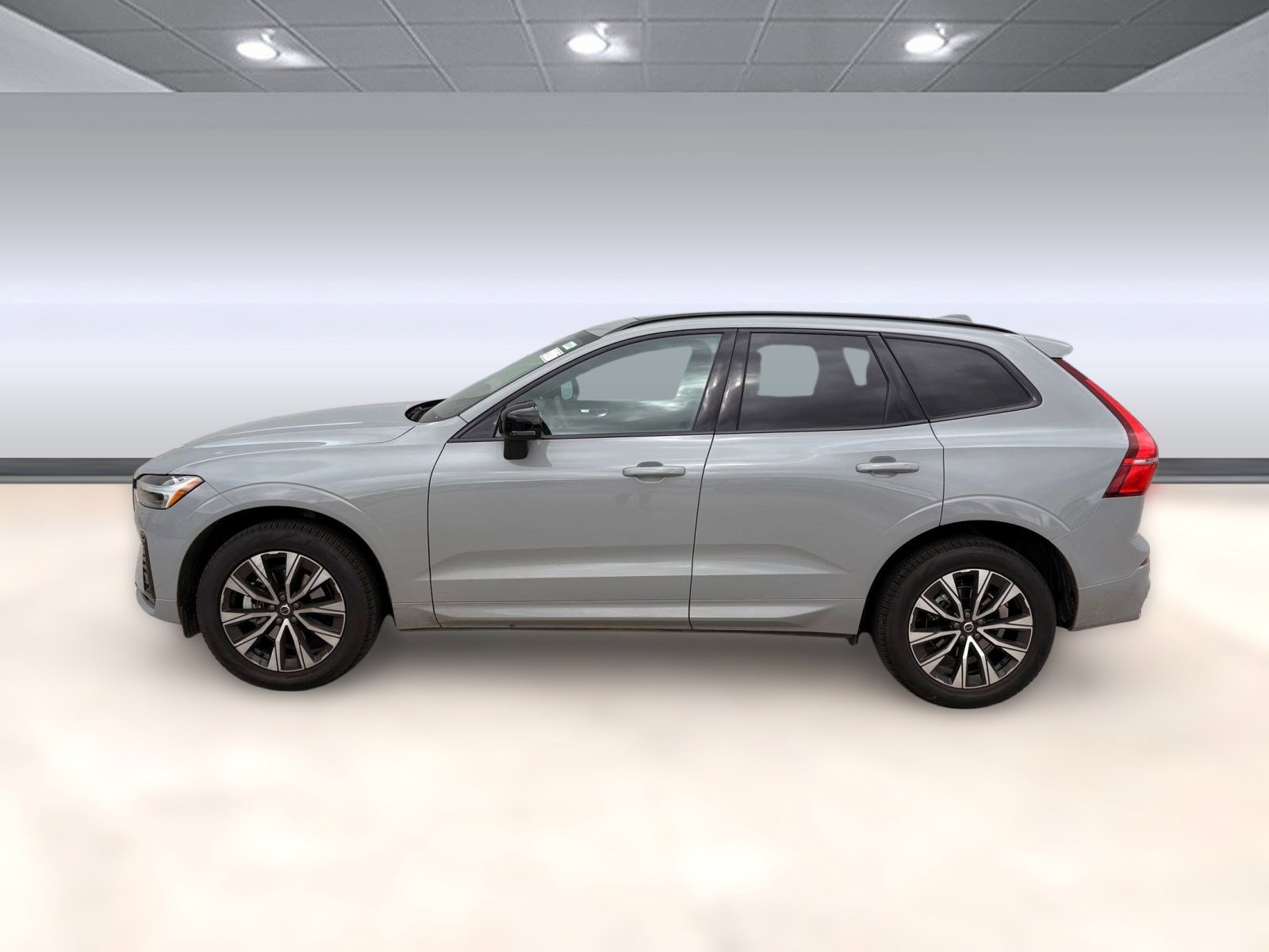 2025 Volvo XC60 B5 Core photo 2