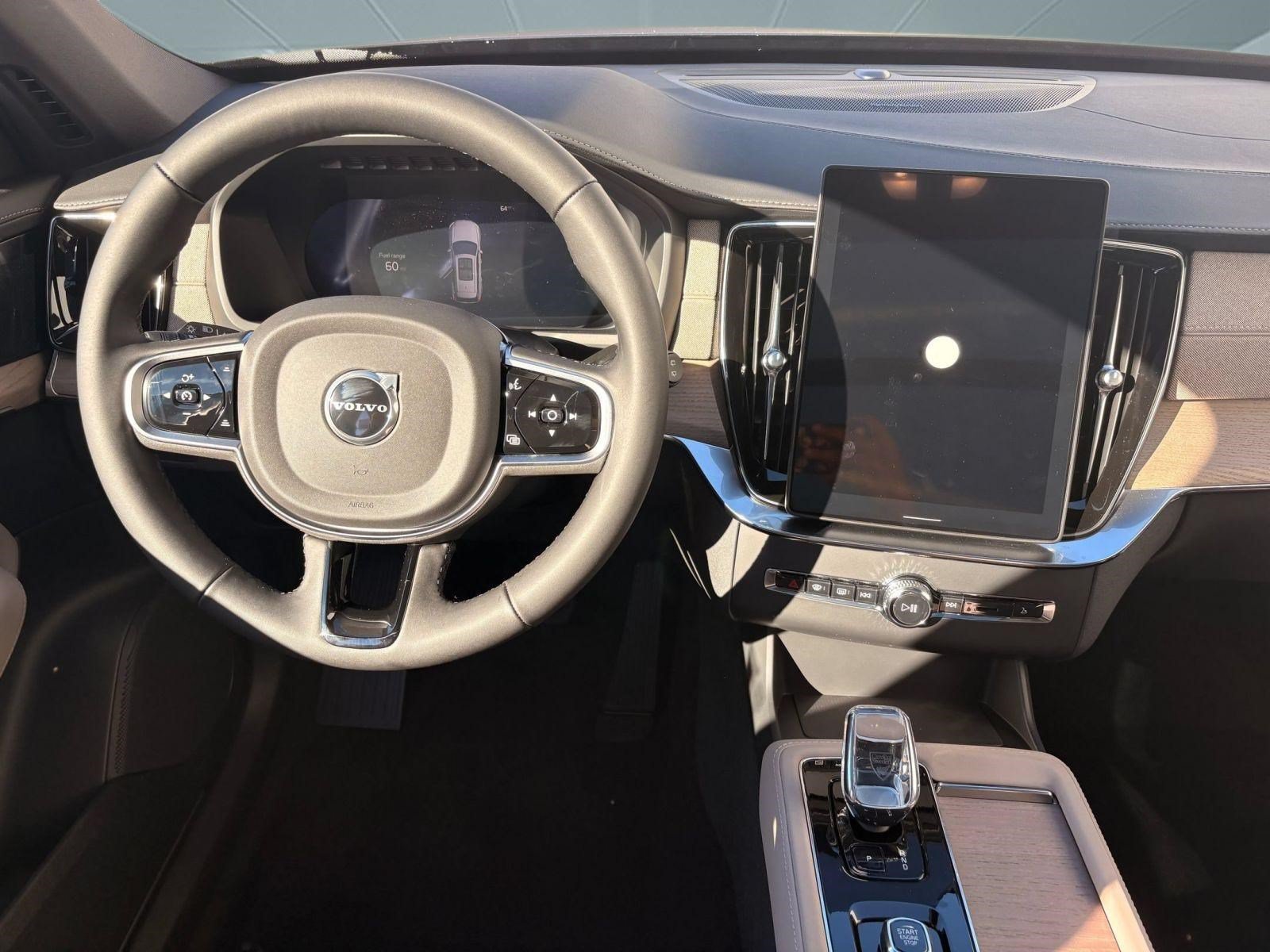 2026 Volvo XC90 Plus - Photo 24