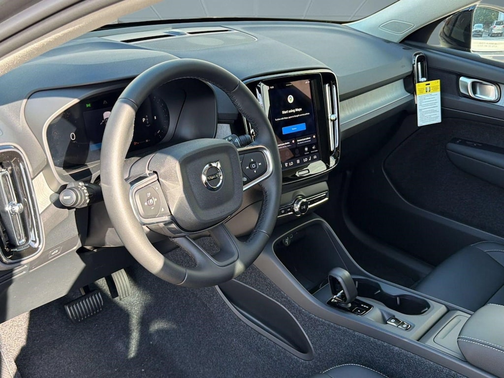 Used 2026 Volvo XC40 B5 Core SUV