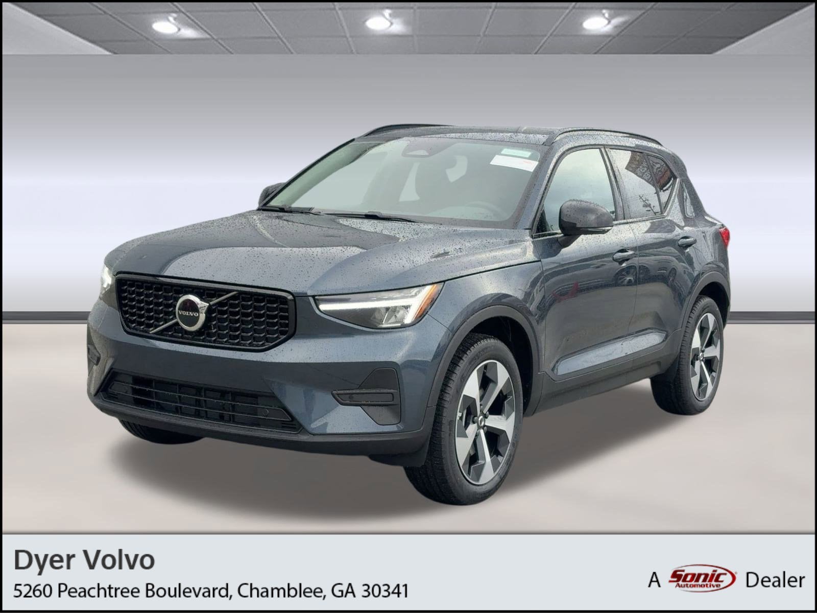 2026 Volvo XC40 Core's photo