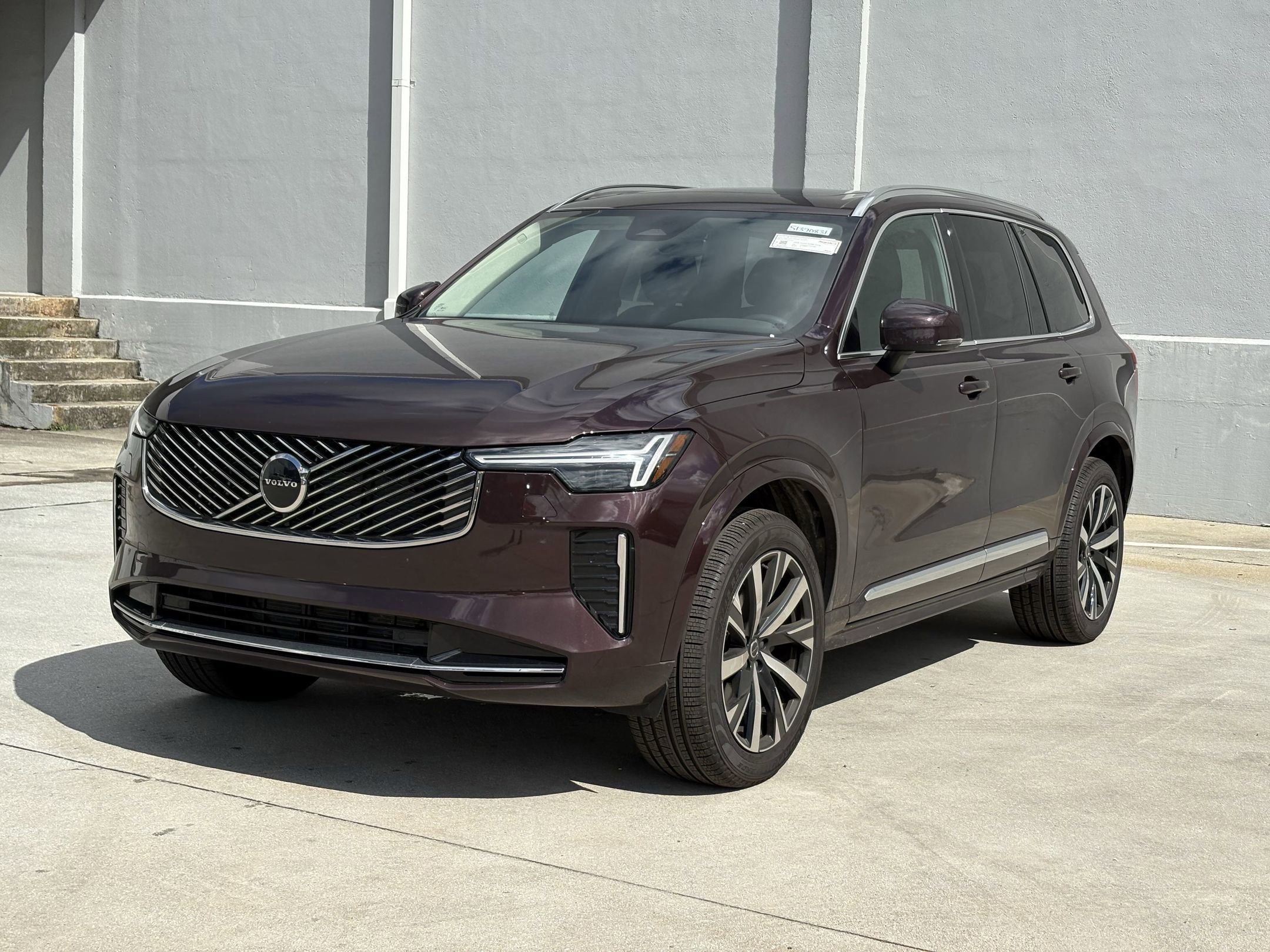 2025 Volvo XC90 Core photo 2