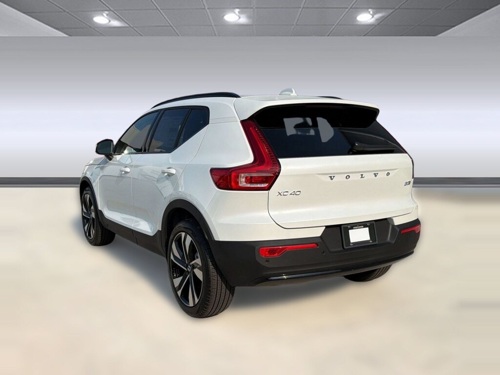 New 2026 Volvo XC40 B5 Plus SUV