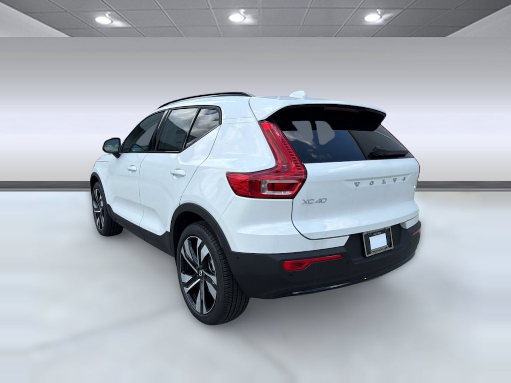 New 2026 Volvo XC40 B4 Plus SUV