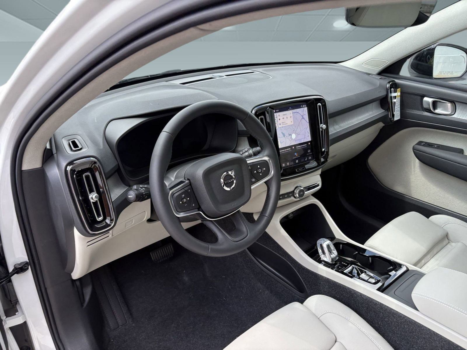 2026 Volvo XC40 Plus photo 3