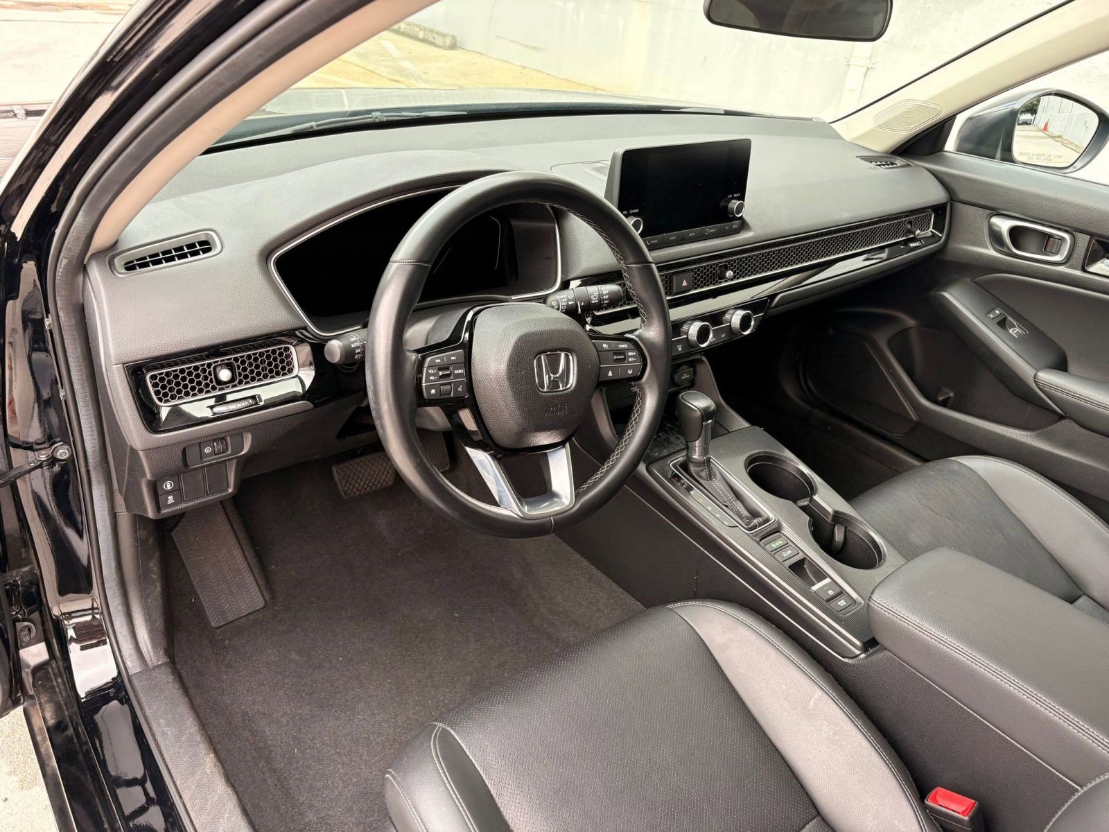 2024 Honda Civic EX-L Hatchback photo 4
