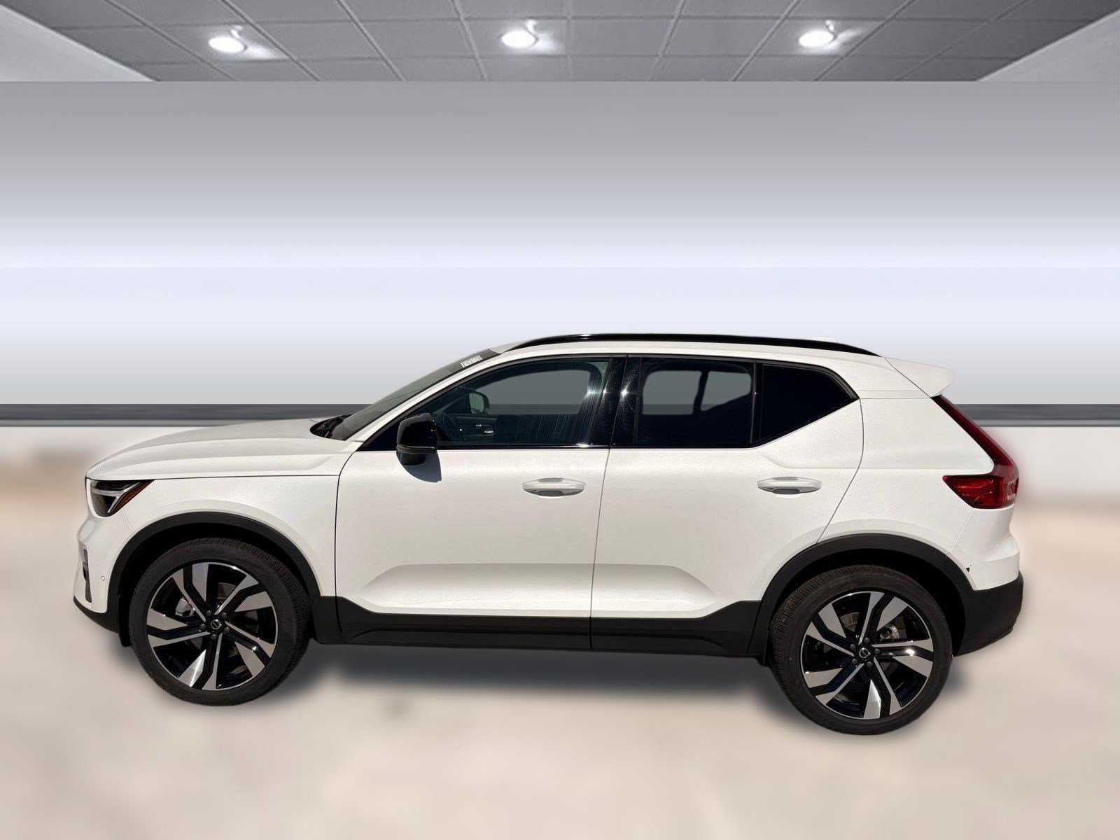 2025 Volvo XC40 Plus photo 2