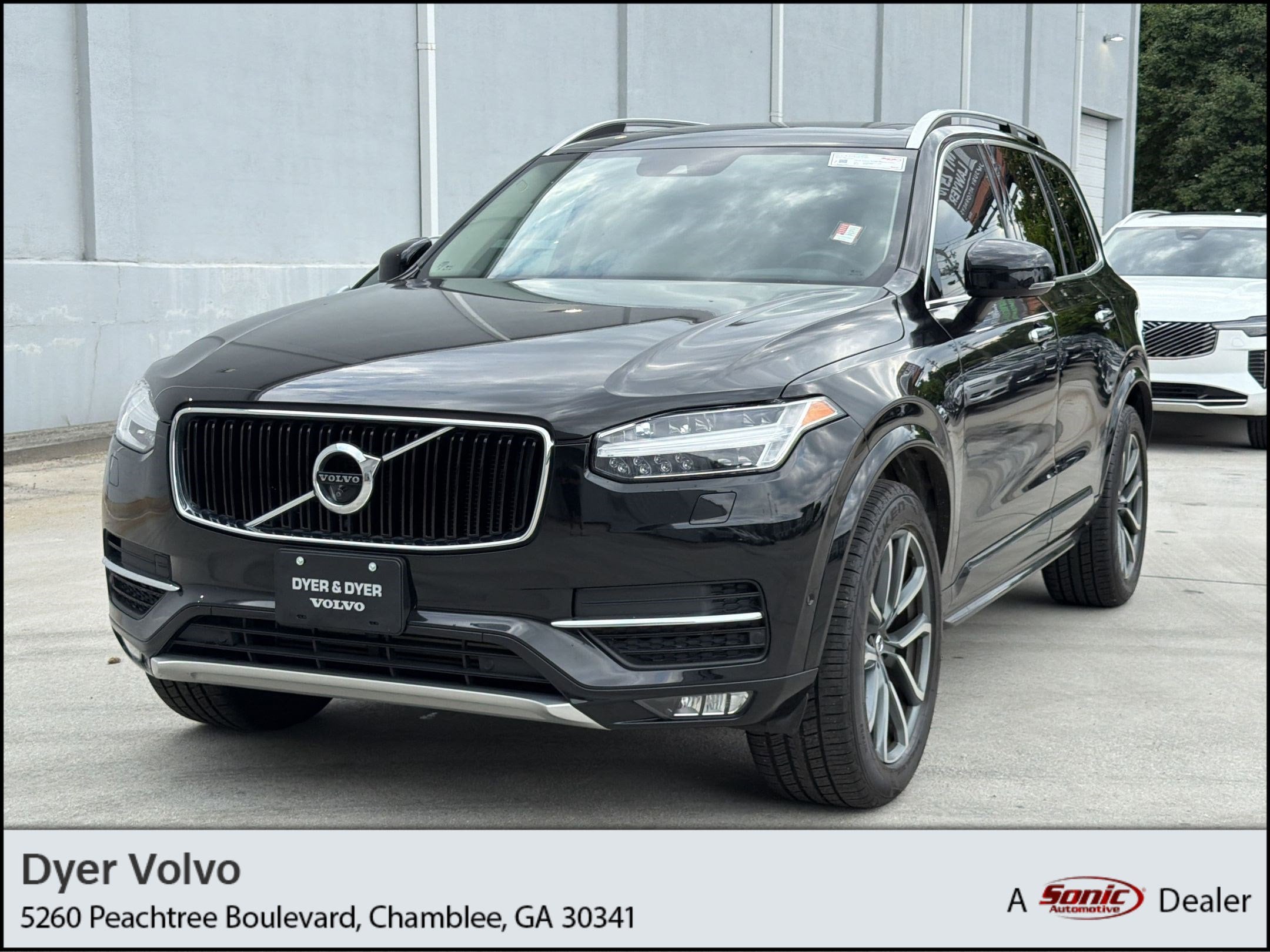 2018 Volvo XC90 T6 AWD Momentum's photo