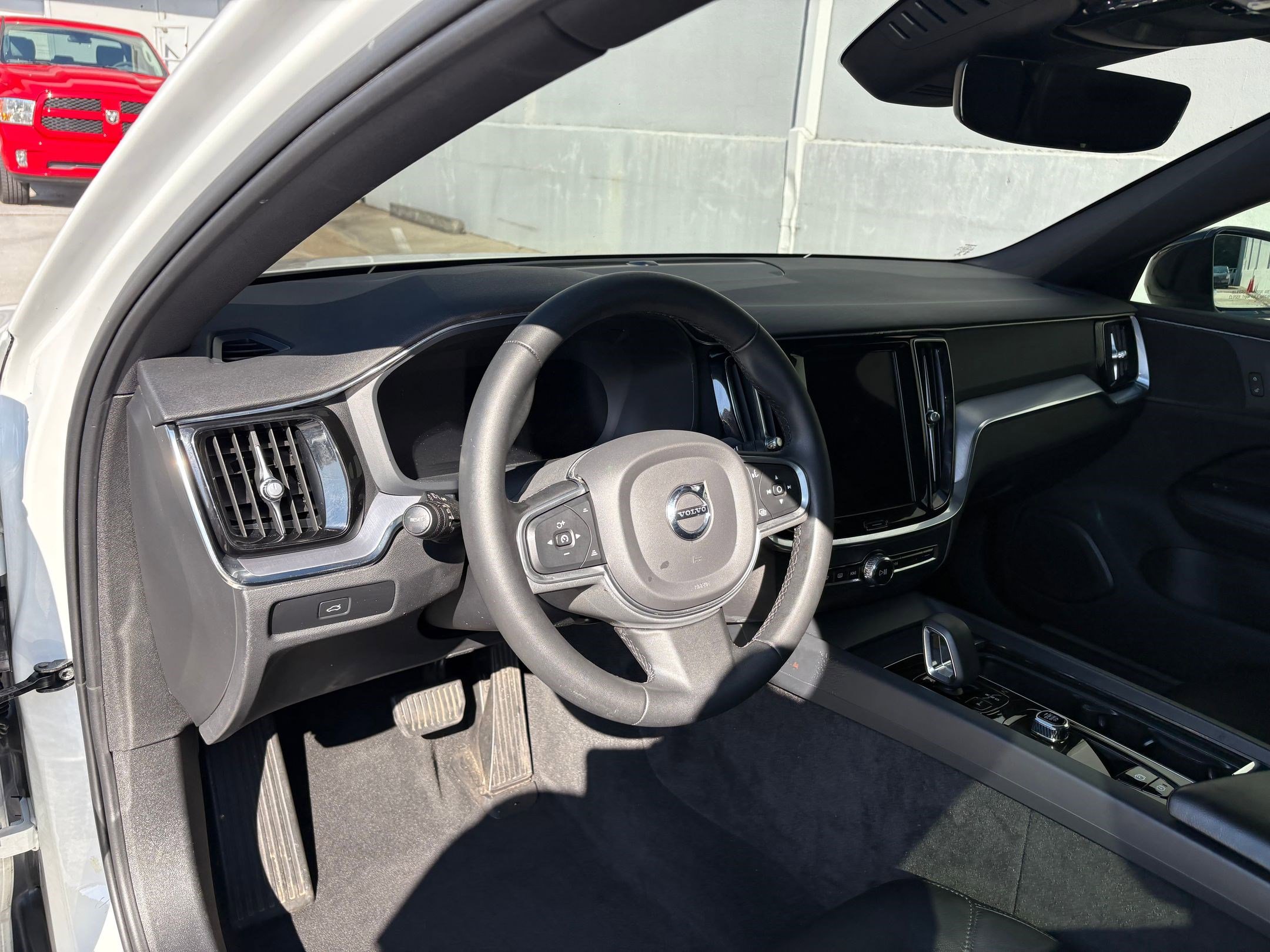 2023 Volvo S60 Plus Black Edition photo 4