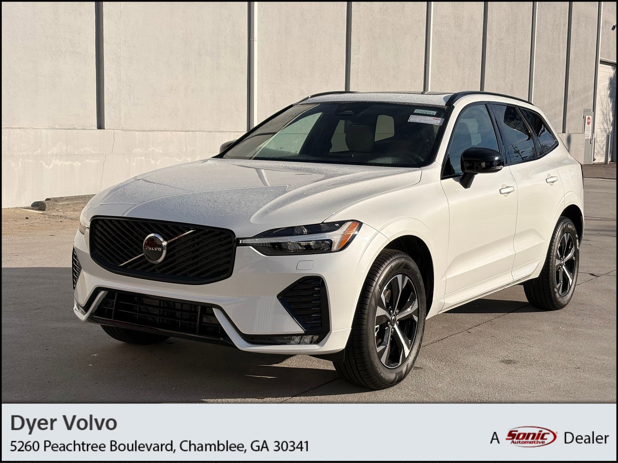 2026 Volvo XC60 Core's photo