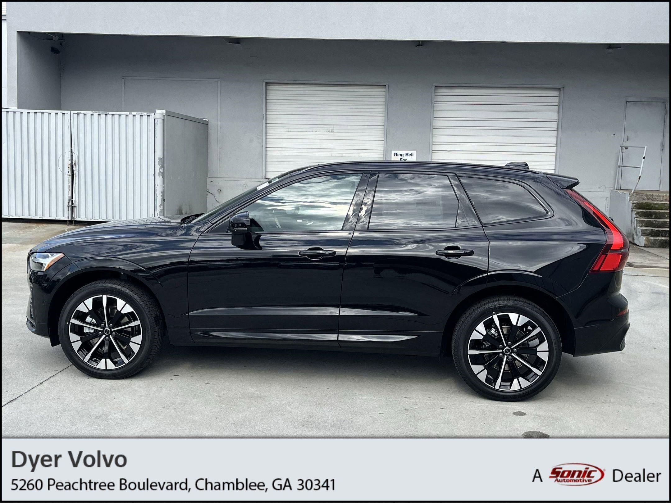 2026 Volvo XC60 B5 Plus photo 2