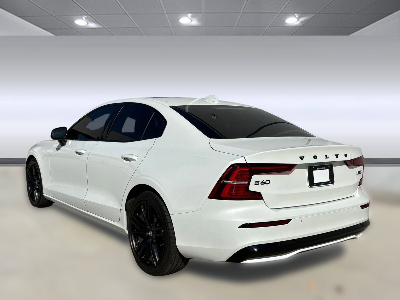 2023 Volvo S60 Plus Black Edition photo 3