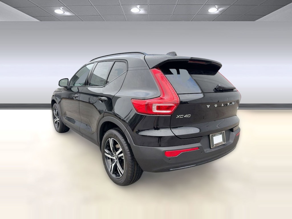 New 2026 Volvo XC40 B5 Core SUV