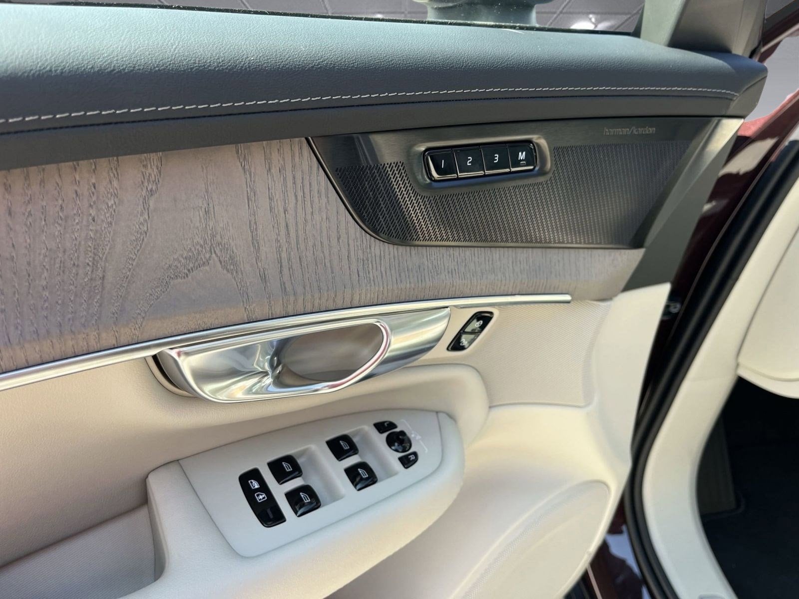 2026 Volvo XC90 Ultra - Photo 13