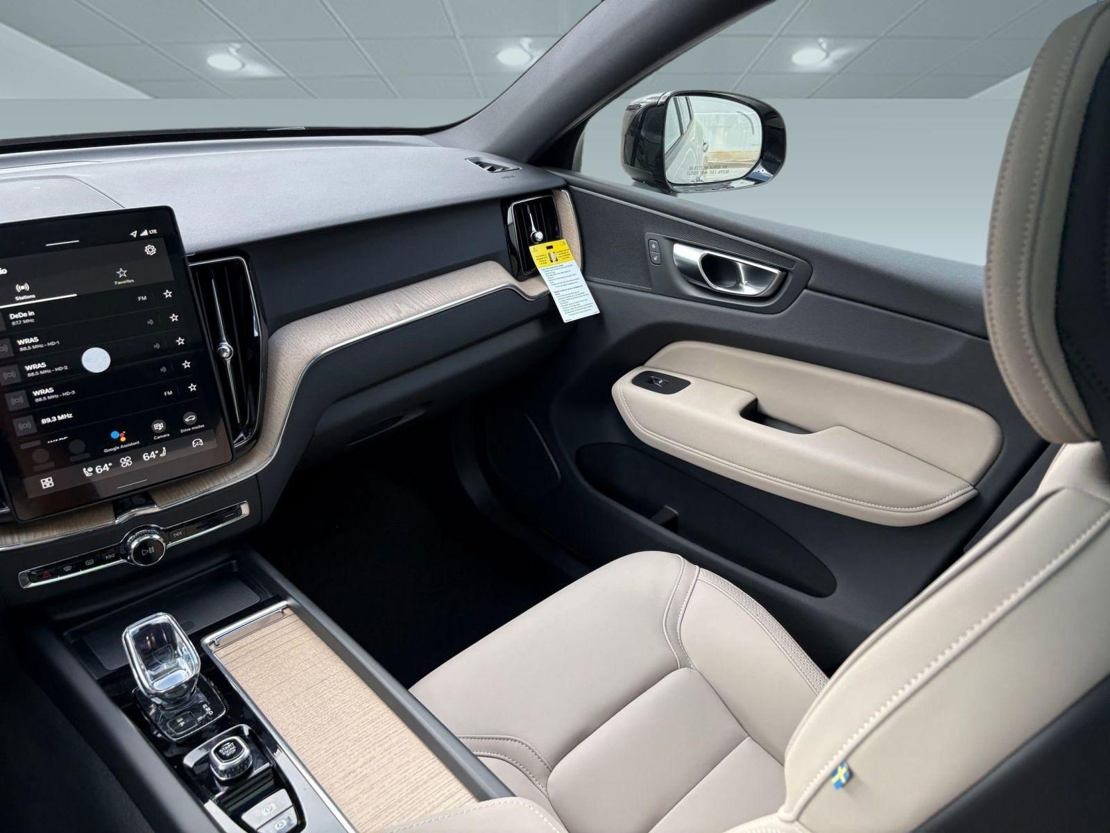 2026 Volvo XC60 Plus - Photo 24