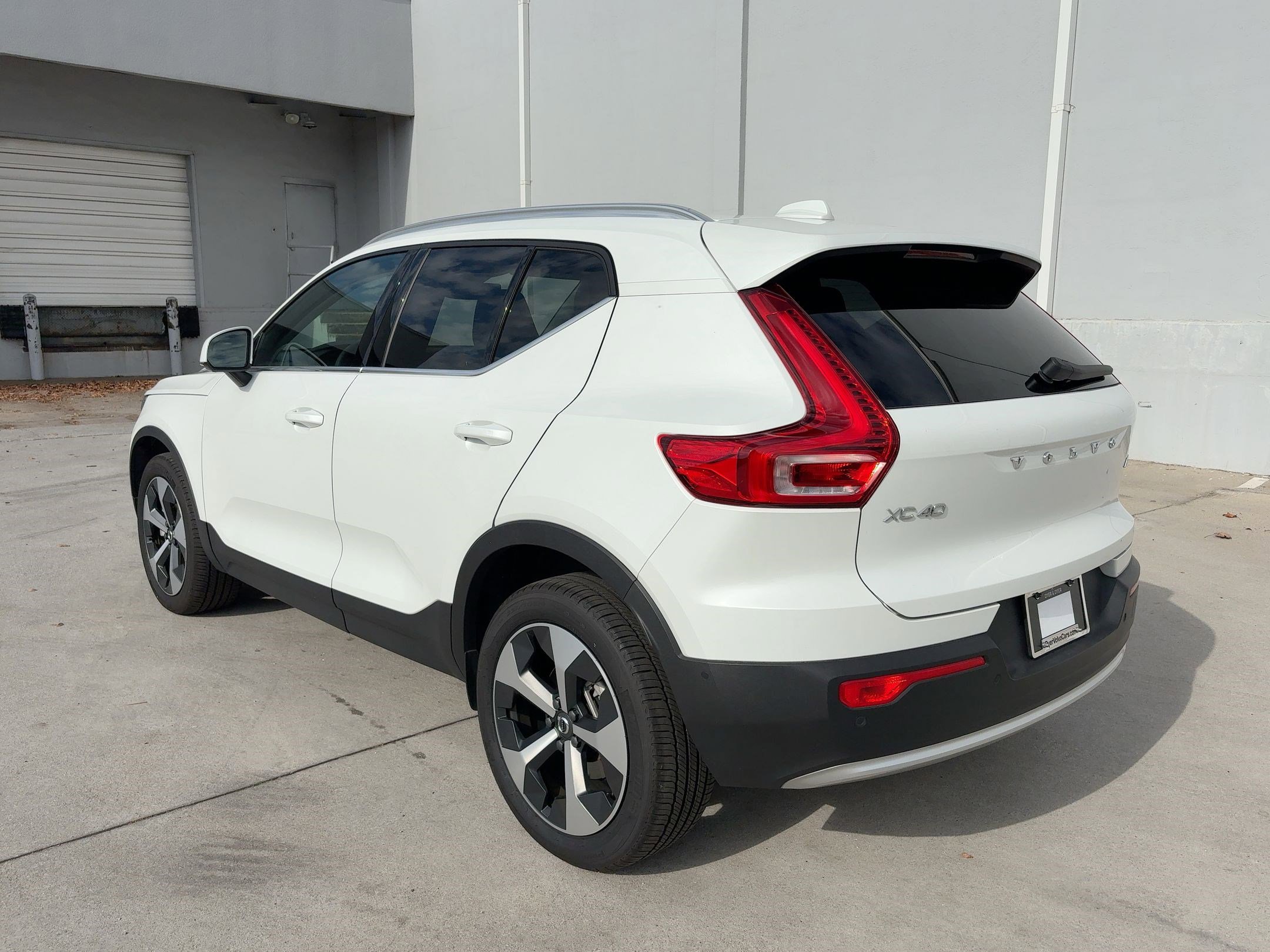 2024 Volvo XC40 Plus photo 2