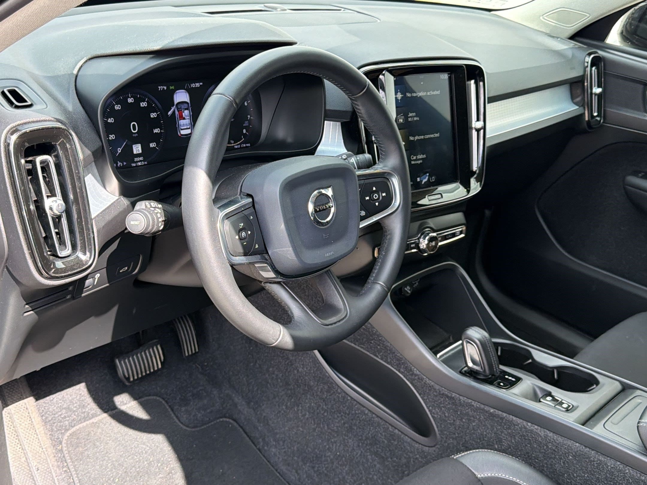 XC40 Momentum SUV