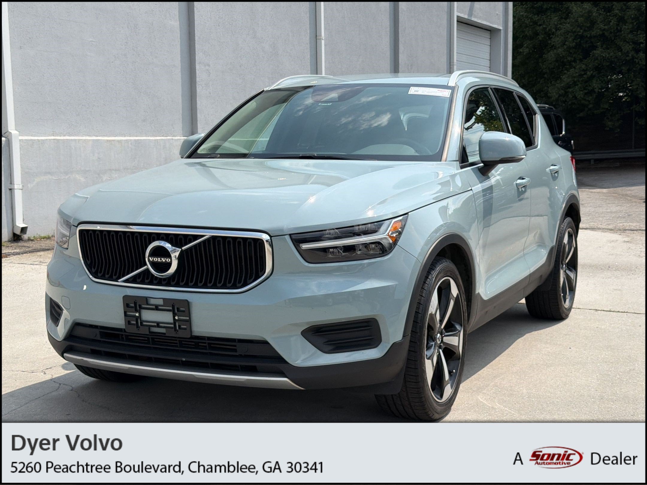 2019 Volvo XC40 T5 Momentum AWD's photo