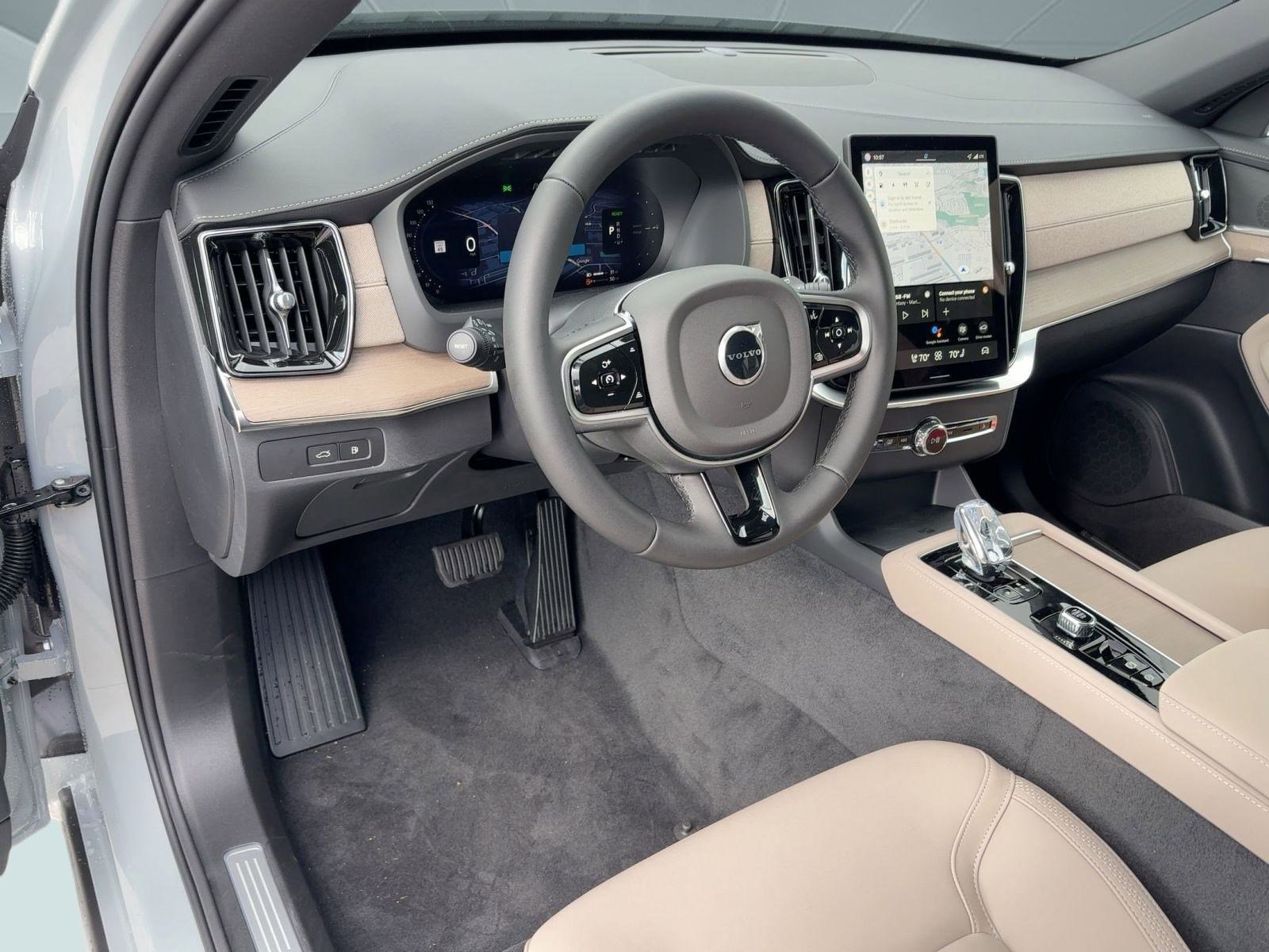 2026 Volvo XC90 T8 Plus photo 4