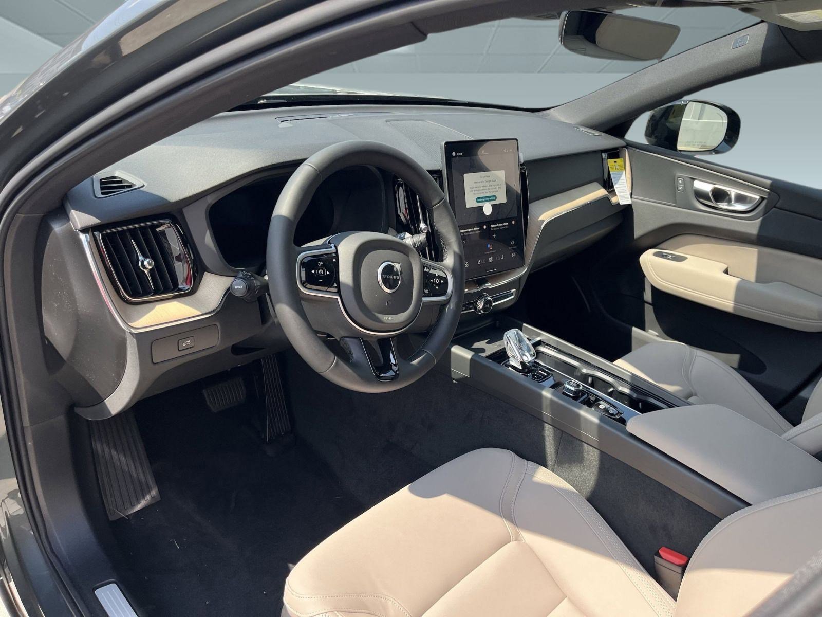 2026 Volvo XC60 B5 Plus photo 4