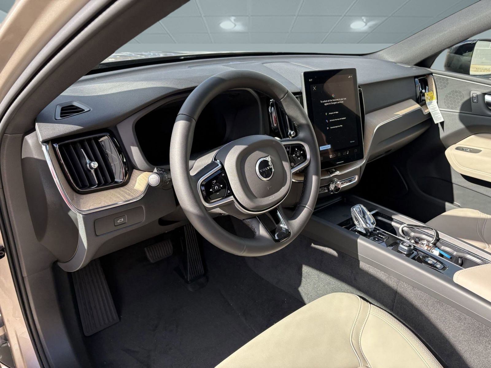 2026 Volvo XC60 B5 Plus photo 4