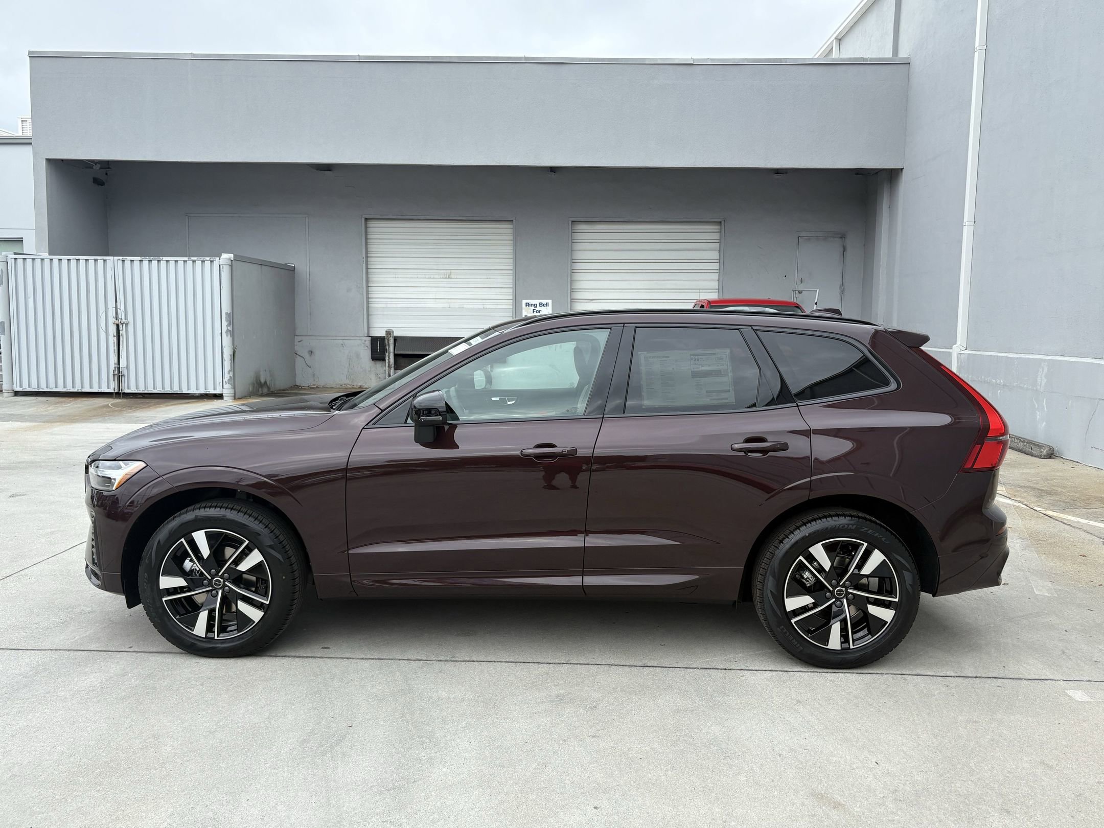 2026 Volvo XC60 B5 Core photo 3