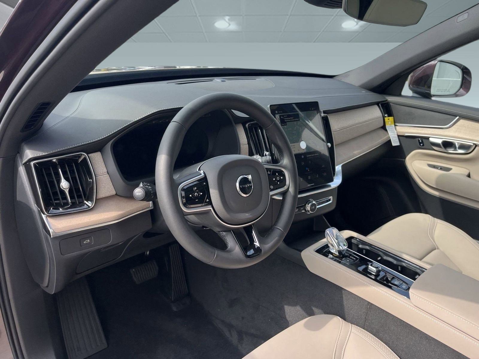 2026 Volvo XC90 B5 Core photo 3