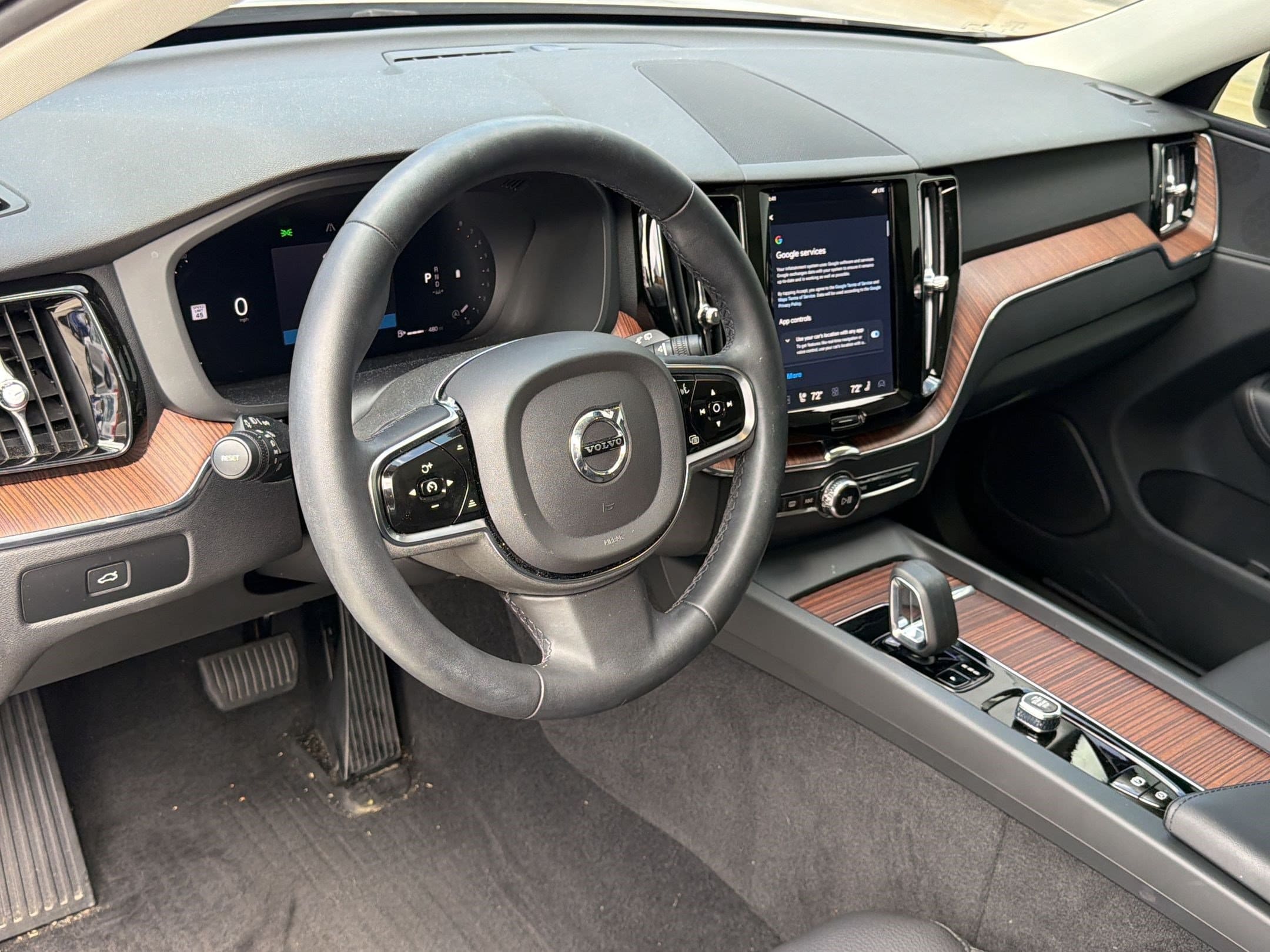 XC60 Plus Dark Theme SUV