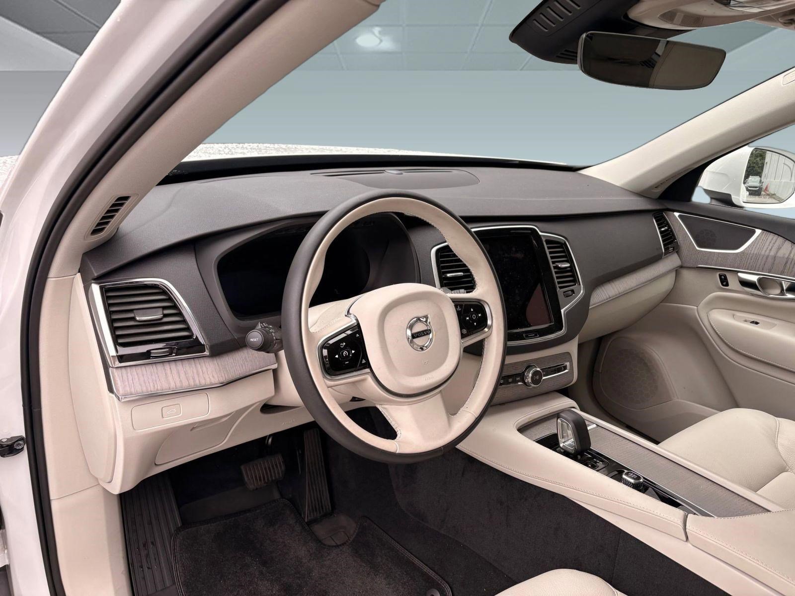 2025 Volvo XC90 Plus photo 4