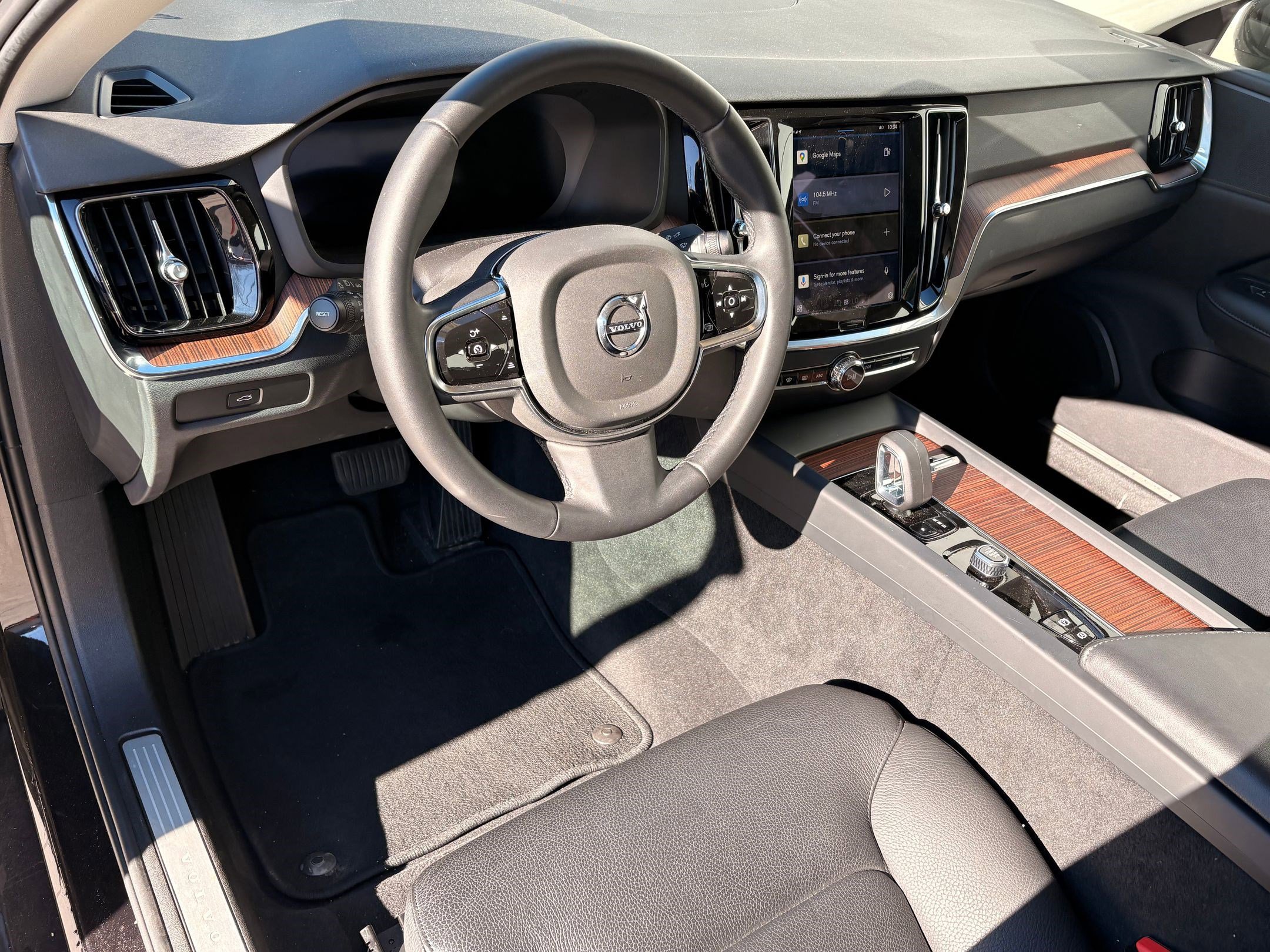 2024 Volvo S60 Plus photo 4