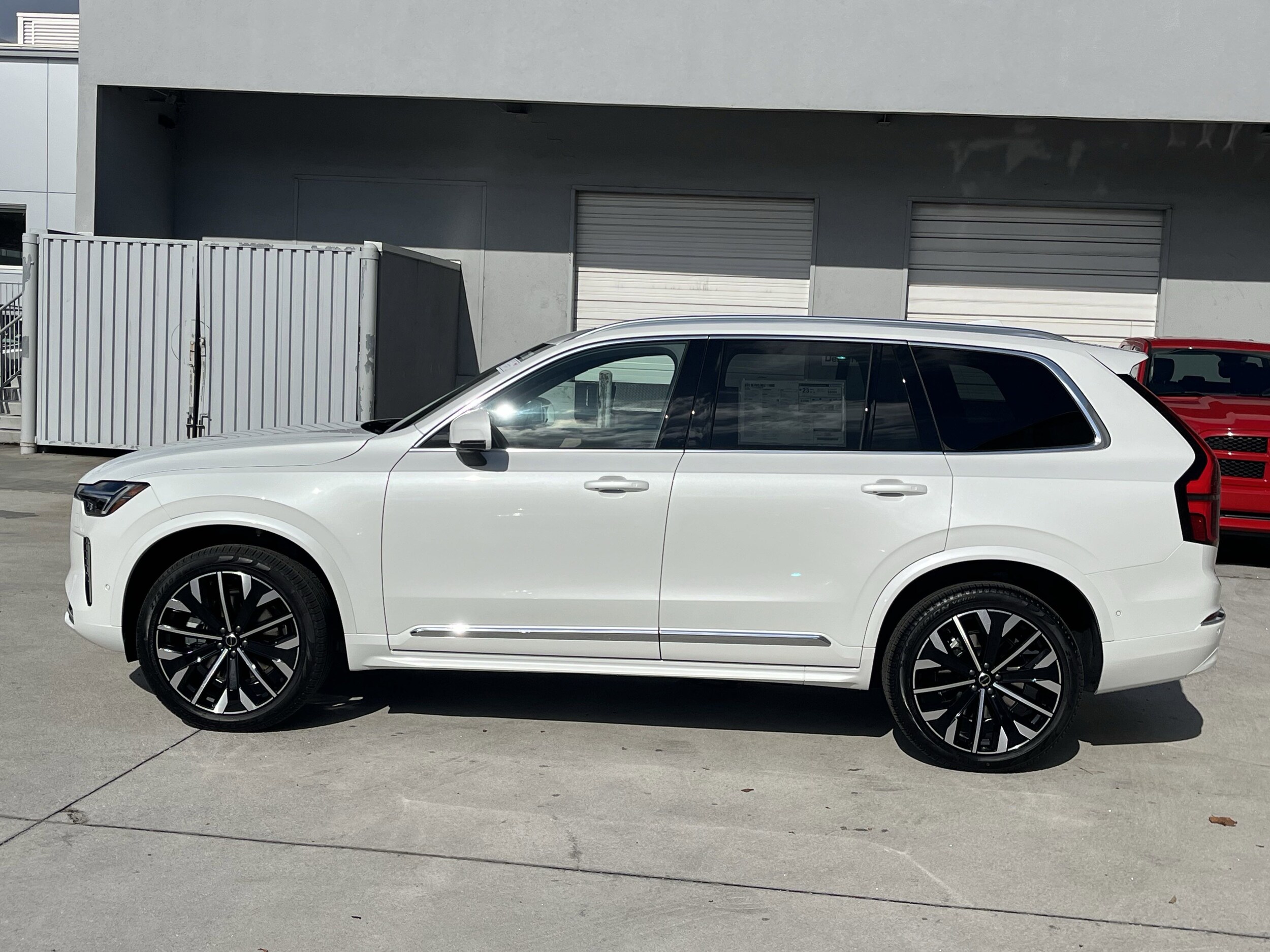 2026 Volvo XC90 Plus photo 3