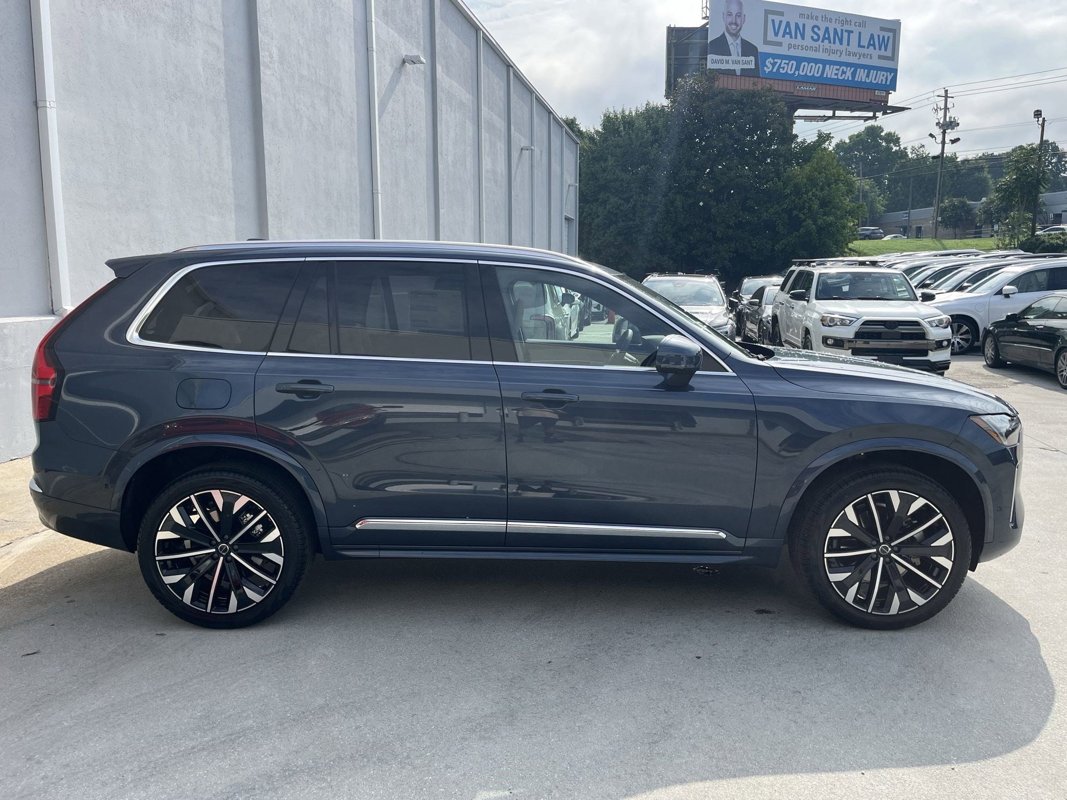 2026 Volvo XC90 Plus - Photo 8