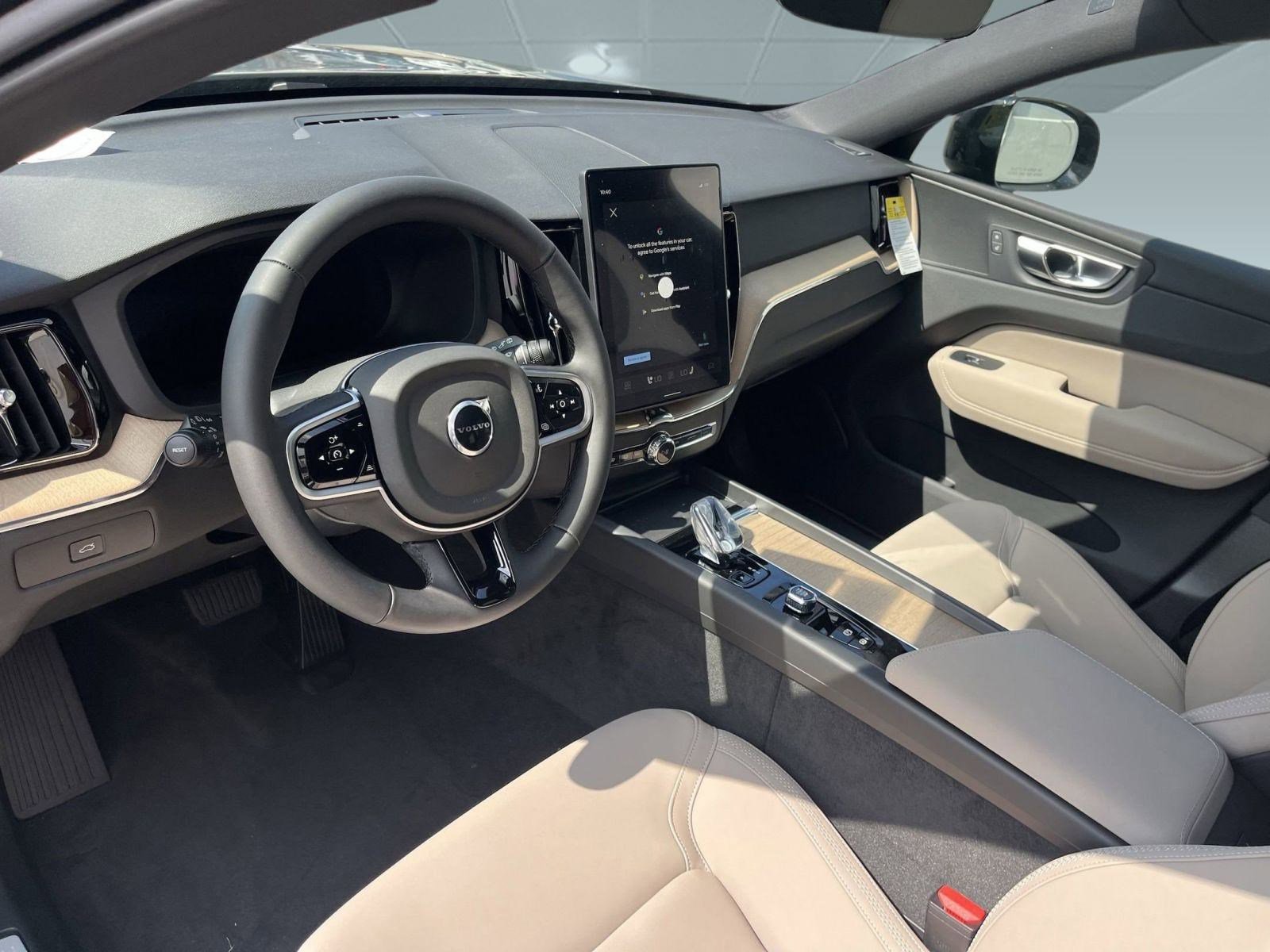 2026 Volvo XC60 B5 Core photo 3