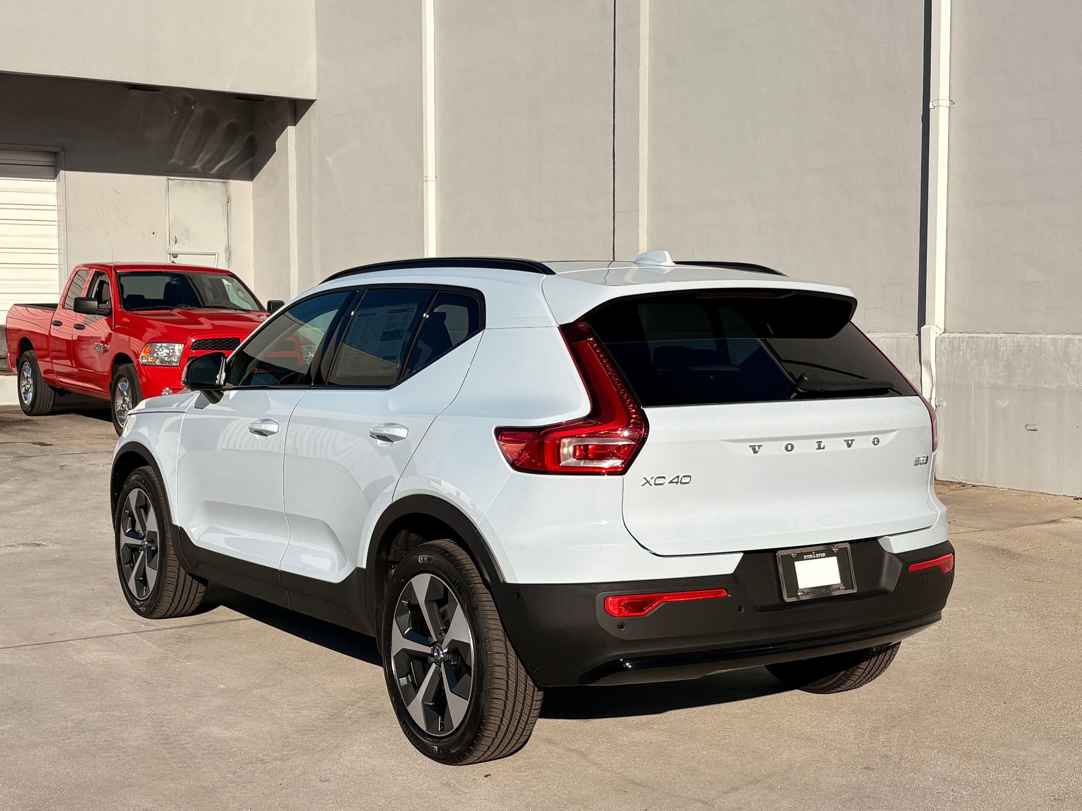 2026 Volvo XC40 Plus photo 3