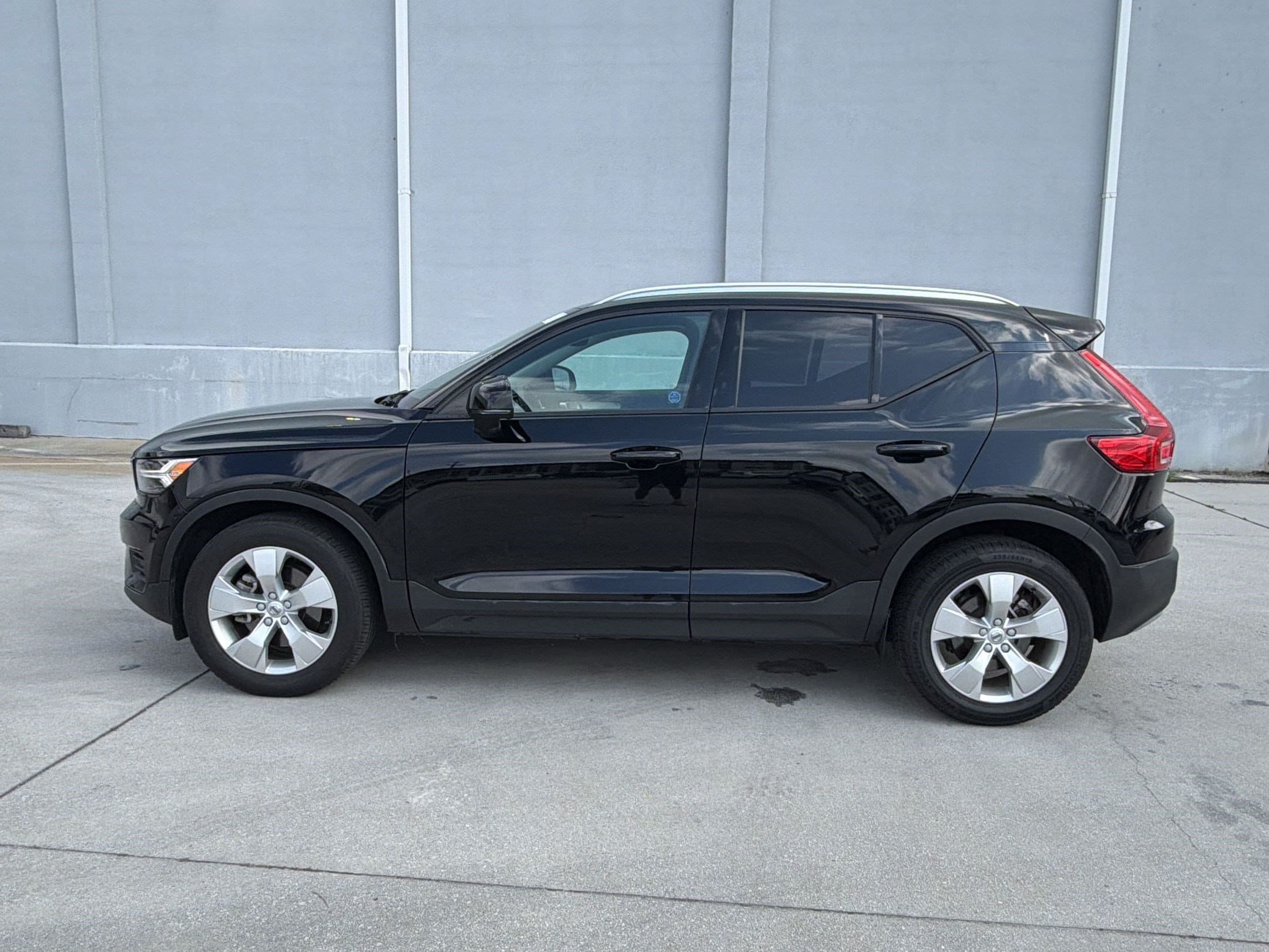 XC40 Momentum SUV