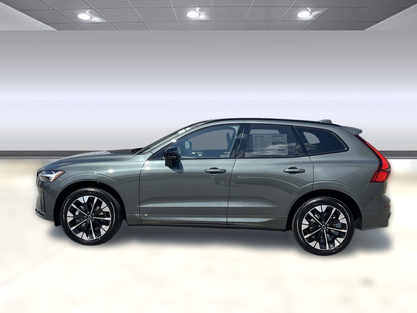 2026 Volvo XC60 B5 Plus photo 2