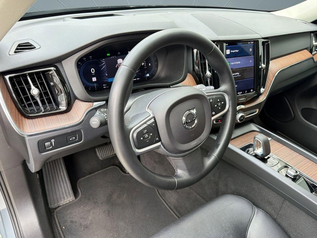 Certified 2022 Volvo XC60 Momentum SUV