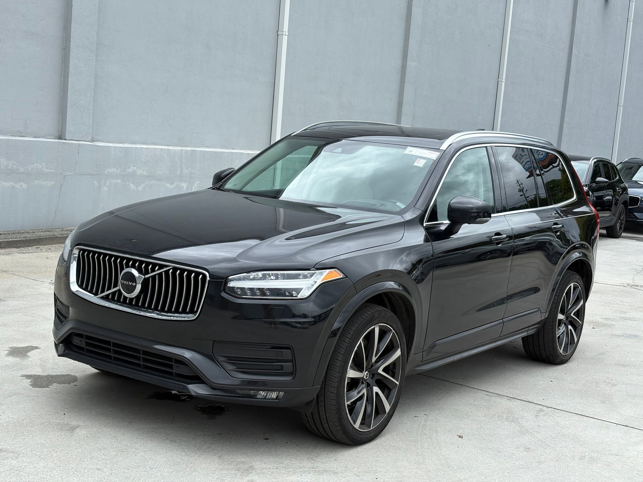 2022 Volvo XC90 Momentum photo 3