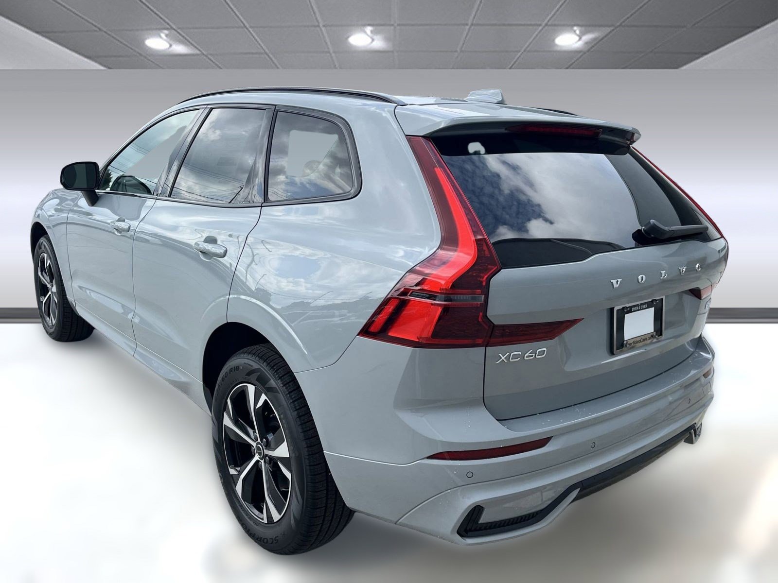 2026 Volvo XC60 B5 Core photo 3