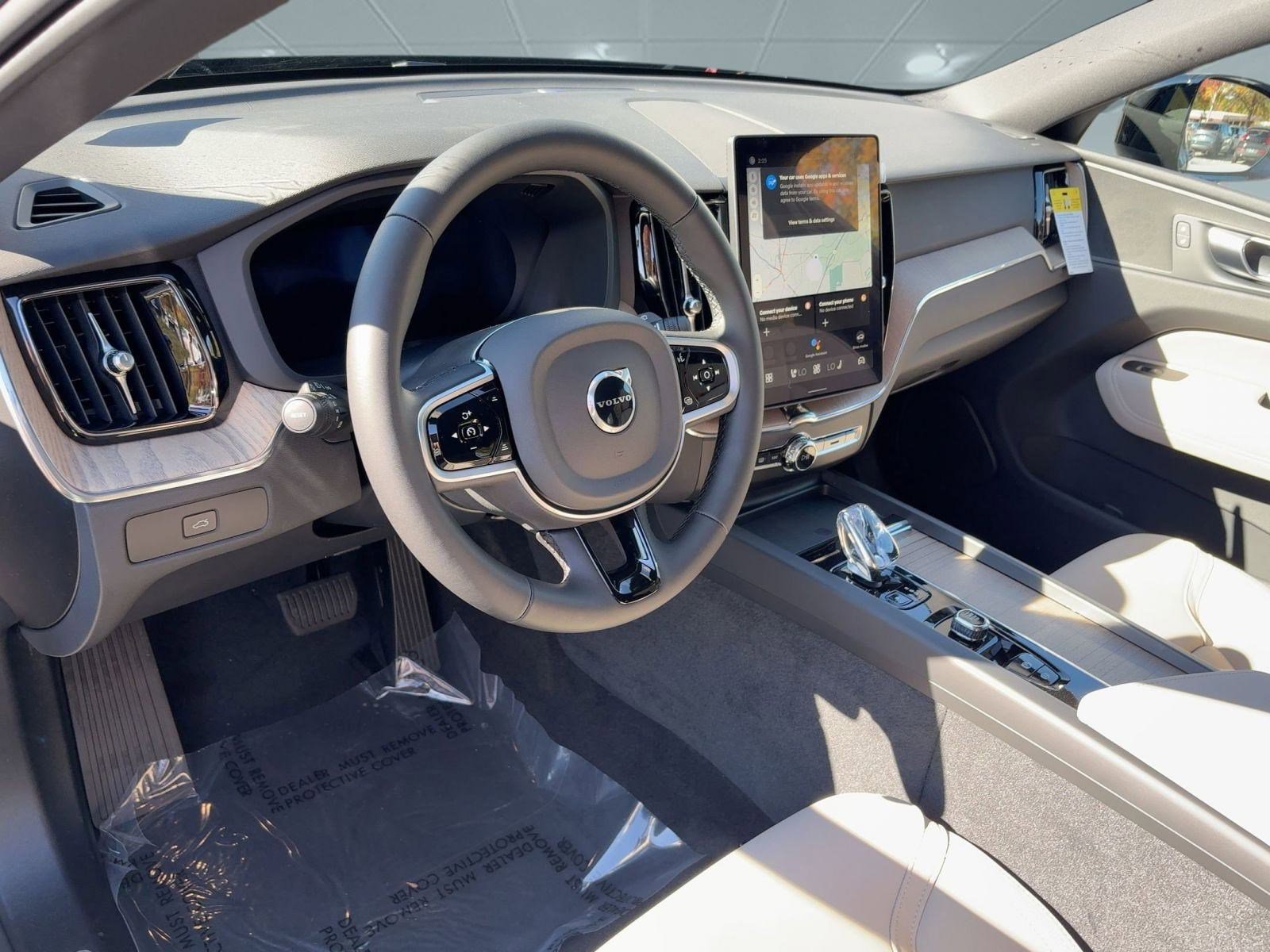 2026 Volvo XC60 B5 Plus photo 4