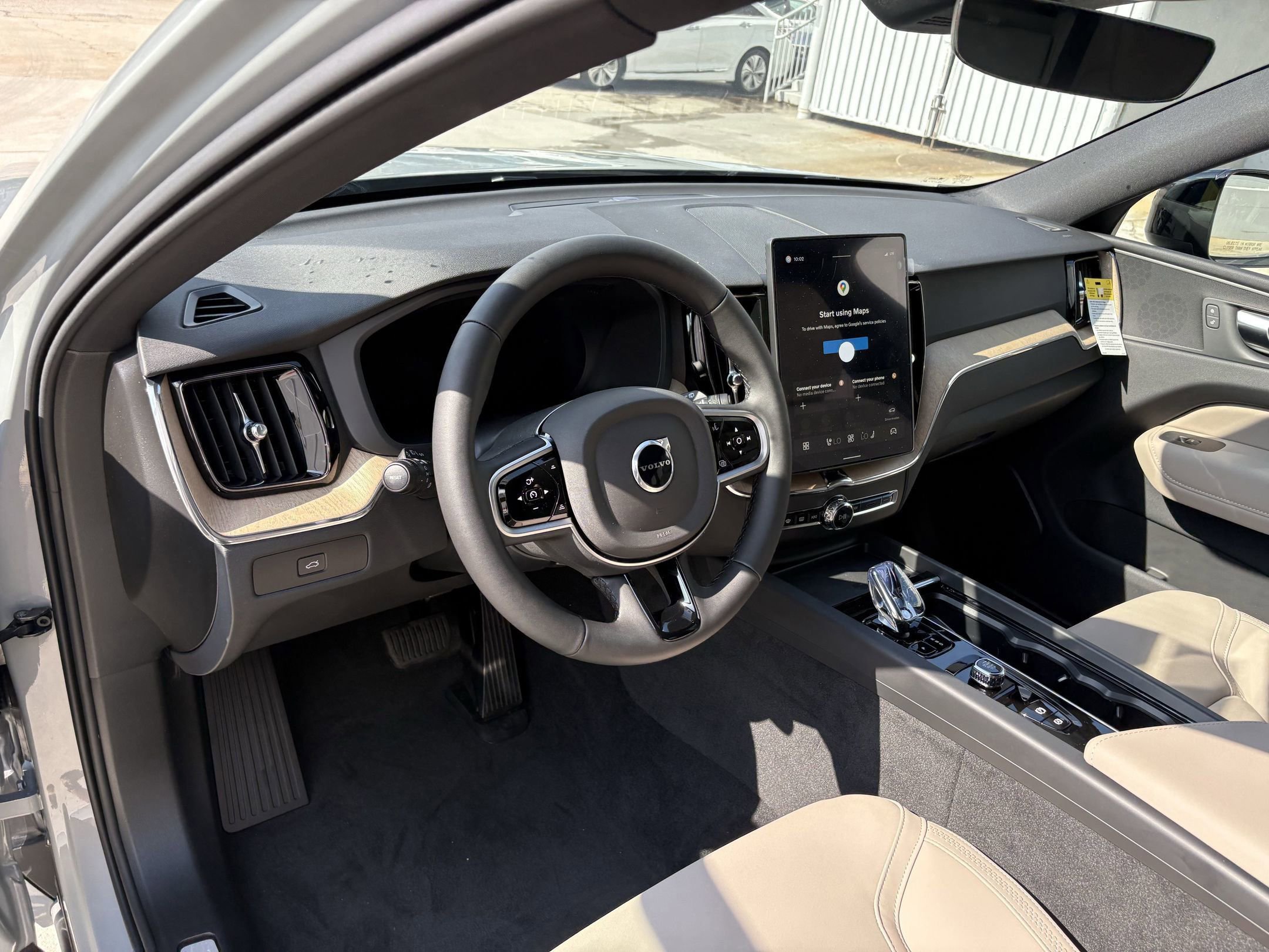 2026 Volvo XC60 B5 Plus photo 4