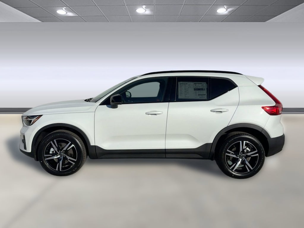 New 2026 Volvo XC40 B5 Core SUV