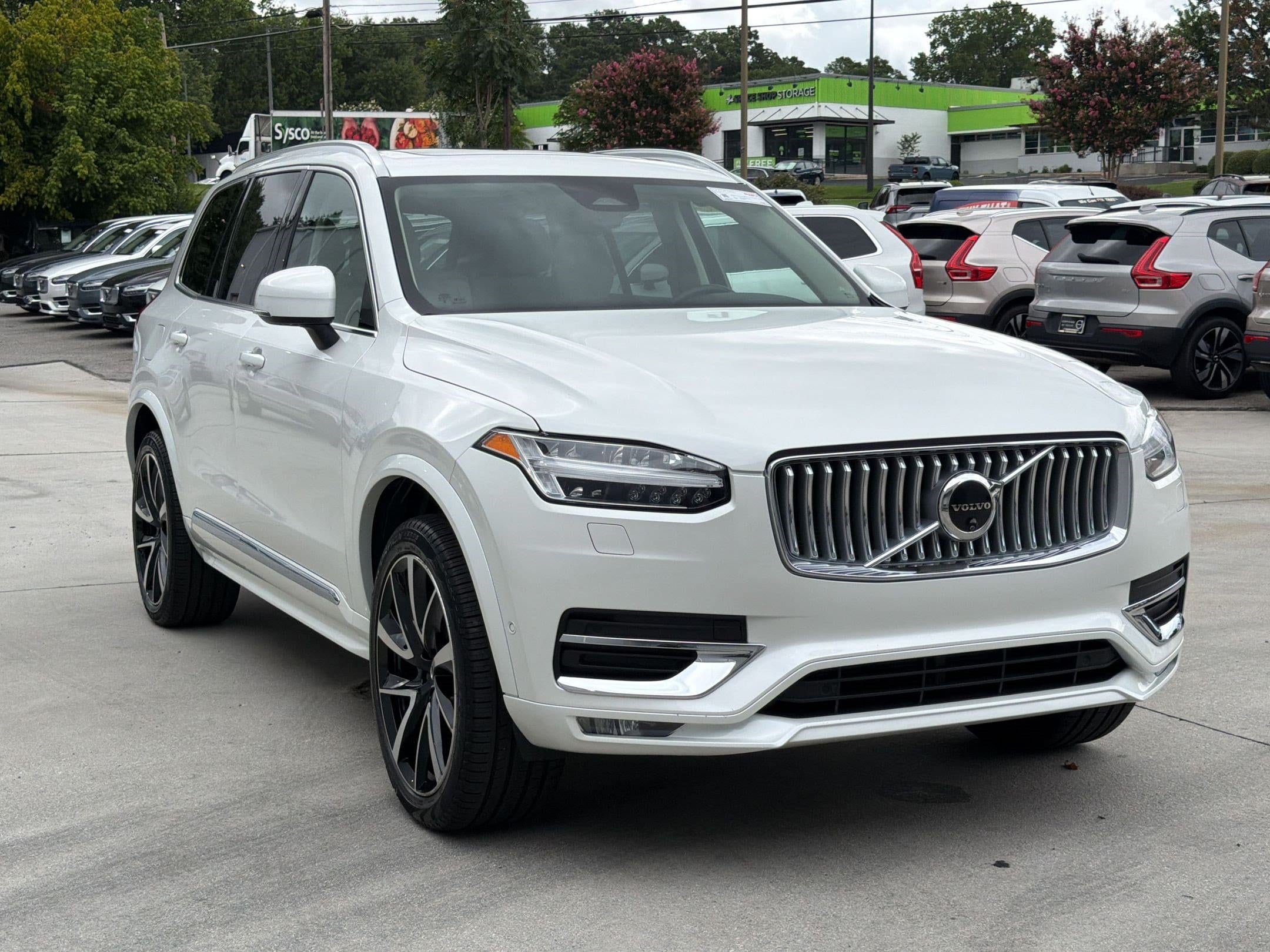 XC90 Plus Bright Theme SUV