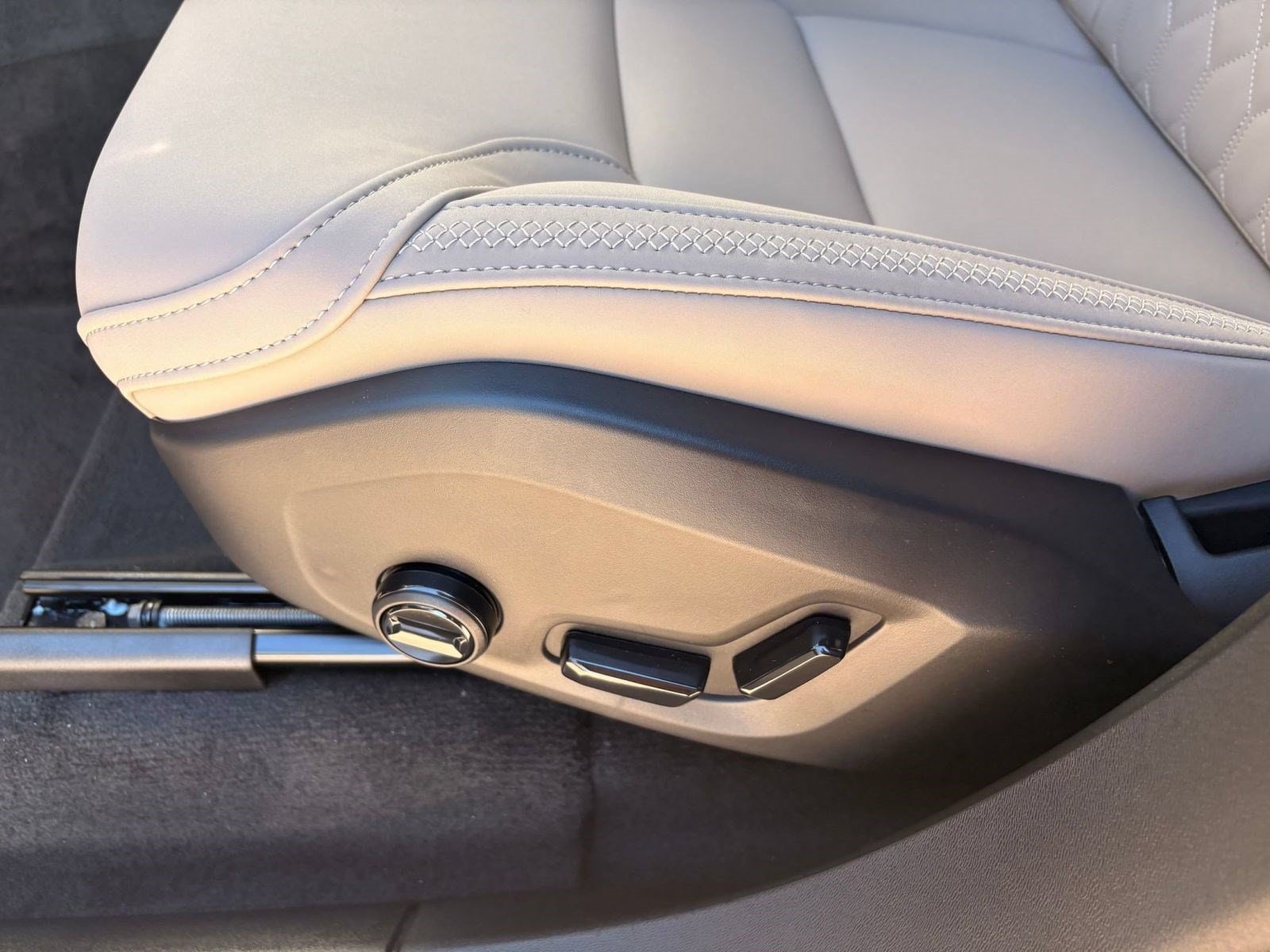 2026 Volvo XC90 Plus - Photo 13