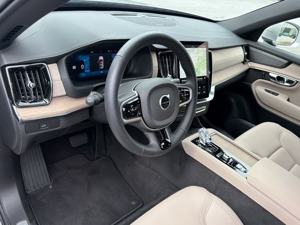Used 2025 Volvo XC90 Plus SUV