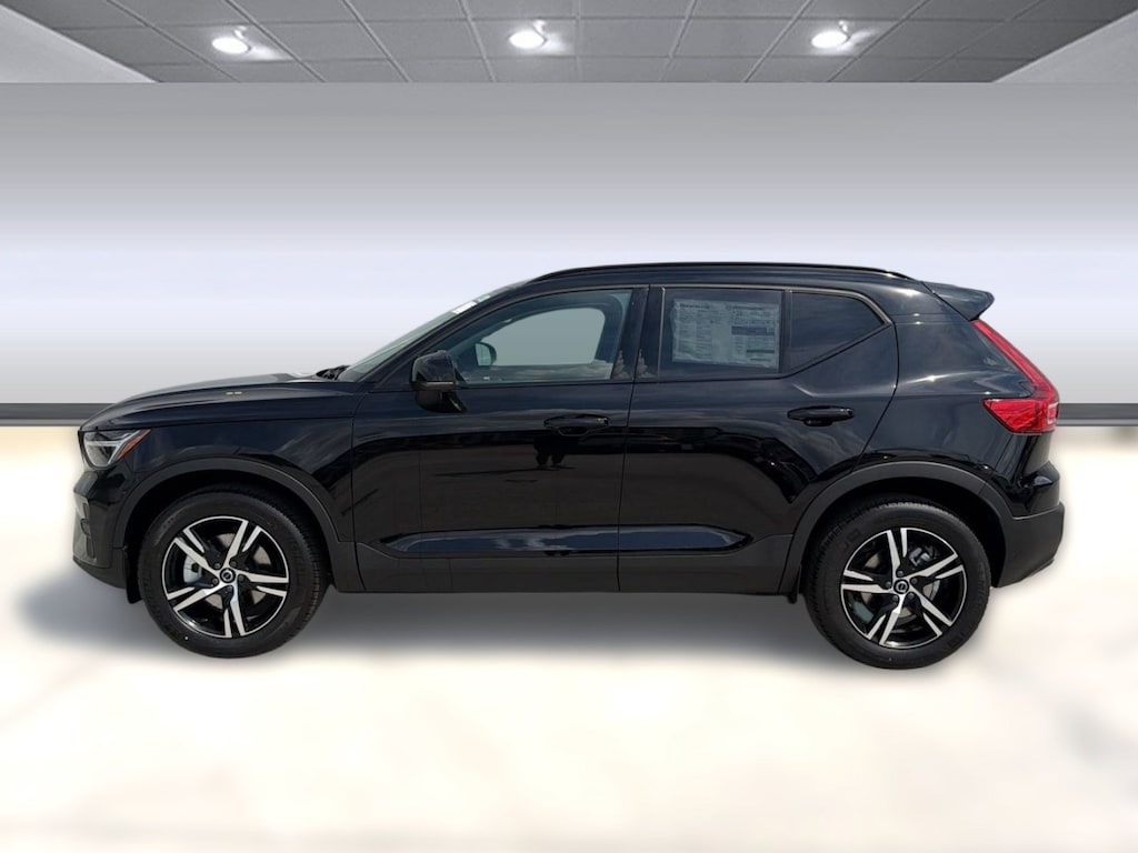 New 2026 Volvo XC40 B5 Core SUV