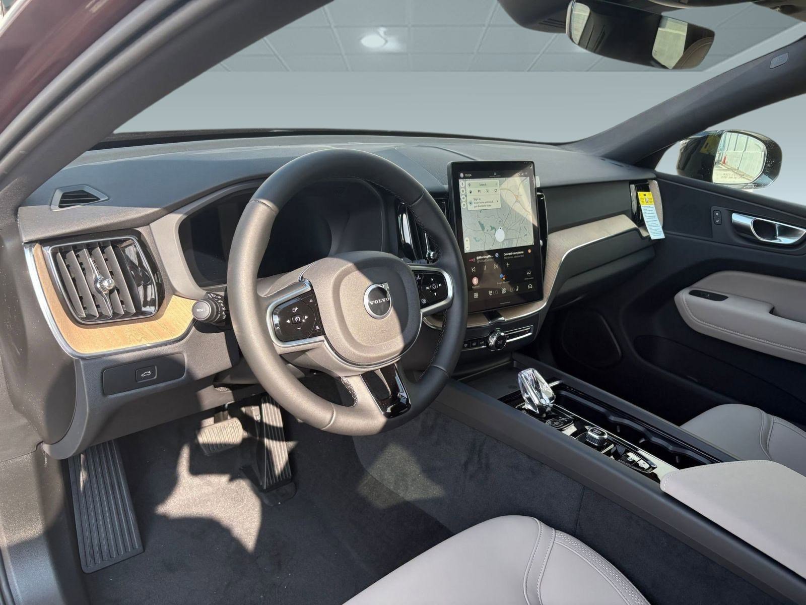 2026 Volvo XC60 B5 Core photo 4