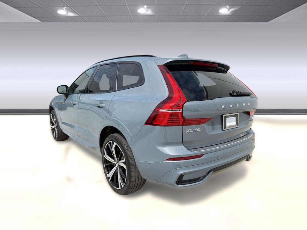 Used 2022 Volvo XC60 Recharge Plug-In Hybrid R-Design SUV
