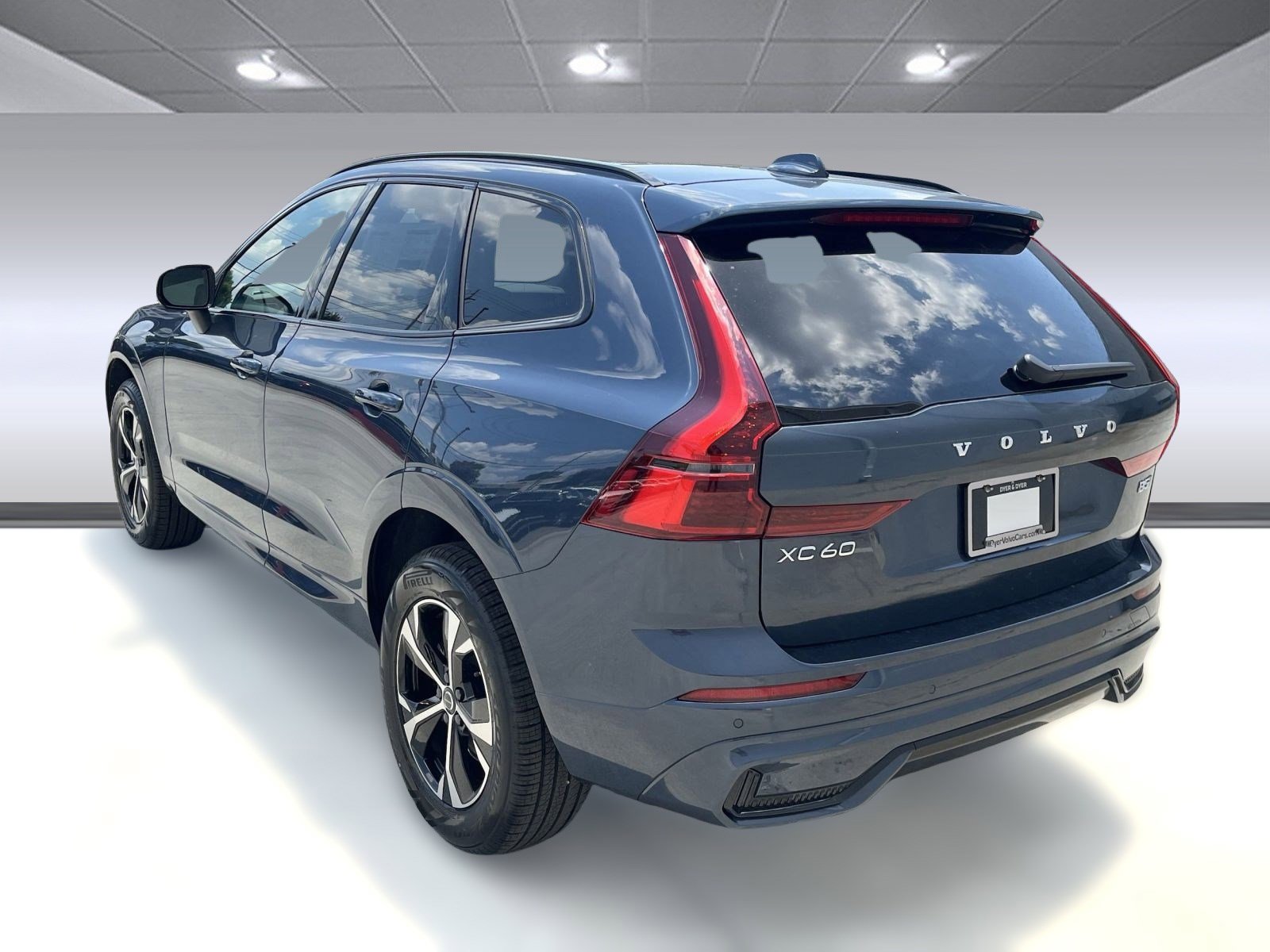 2026 Volvo XC60 B5 Core photo 2