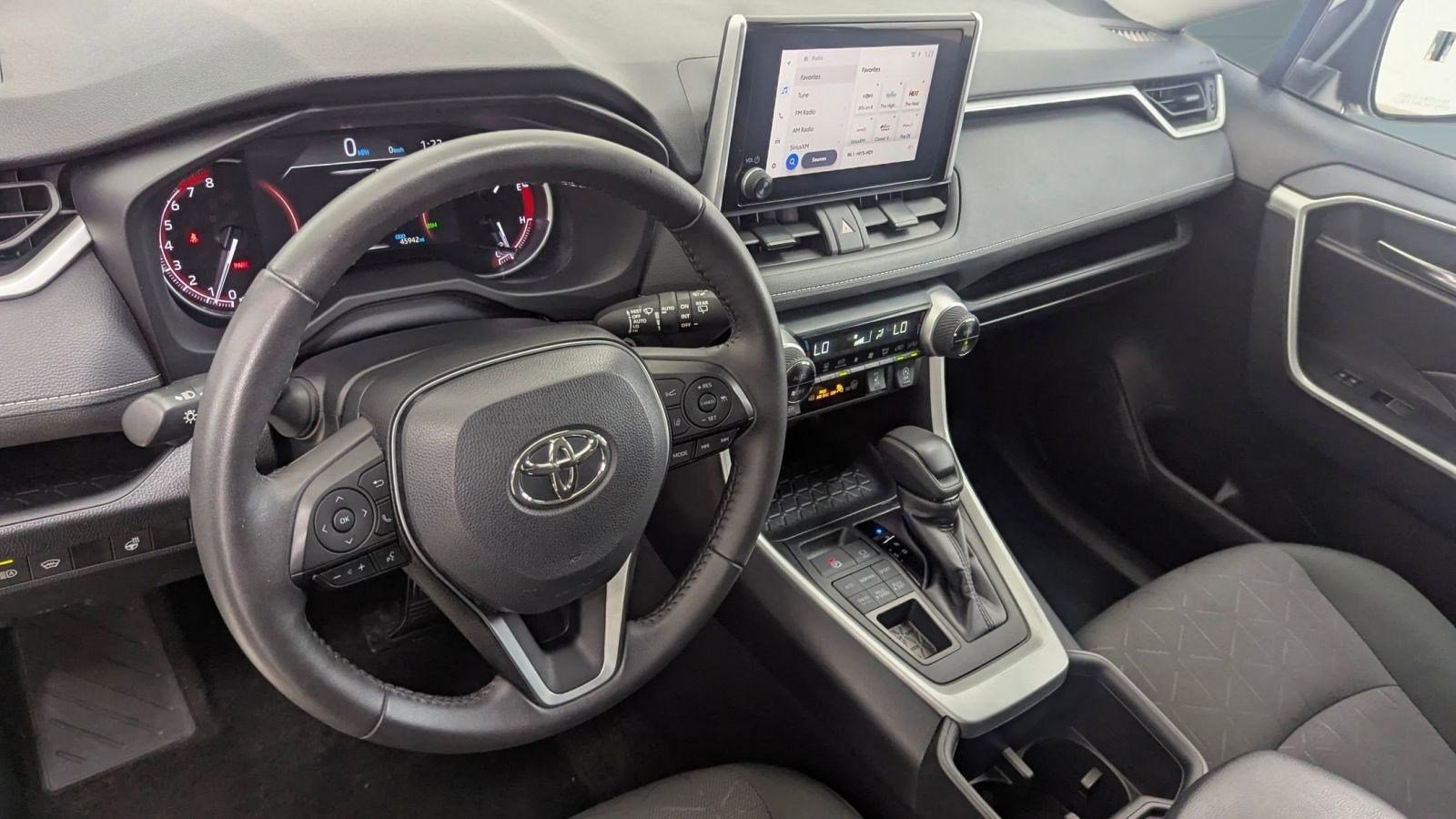 2024 Toyota RAV4 XLE photo 4